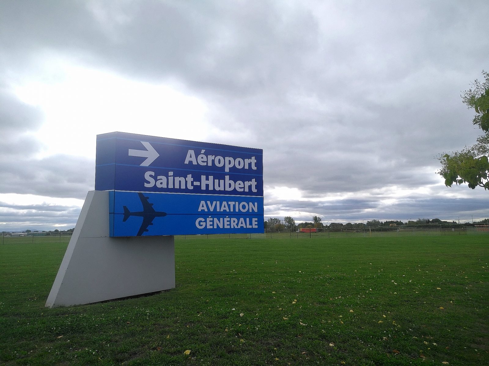 Aéroport Saint-Hubert, une volonté de mieux communiquer
