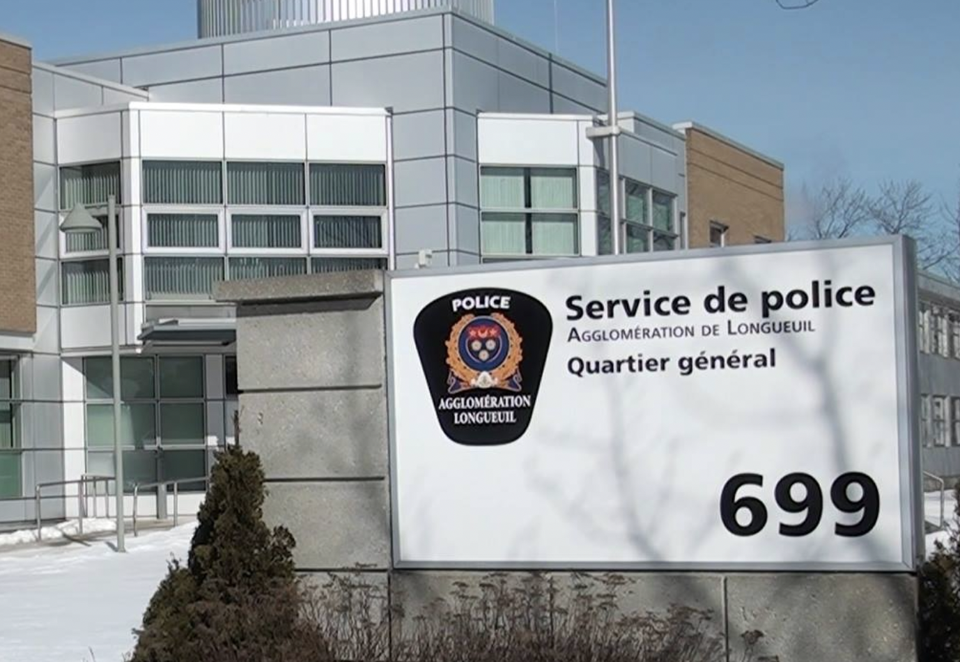 La ministre Geneviève Guilbault rencontre les policiers de RESO à Longueuil
