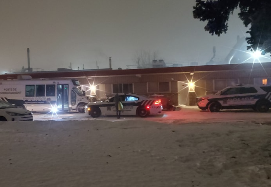 Un homme lutte pour sa vie après avoir été blessé lors d’une agression armée survenue vendredi soir dans un motel de l'arrondissement Saint-Hubert à Longueuil. 