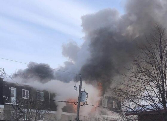 Le feu attaque un édifice à logements dans le Vieux-Longueuil