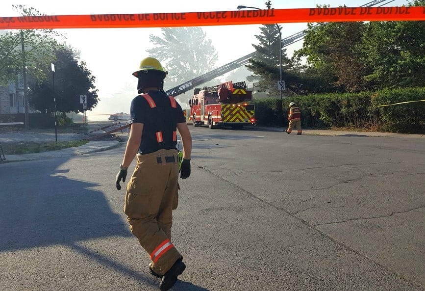 Pompier lors d'un feu à Longueuil