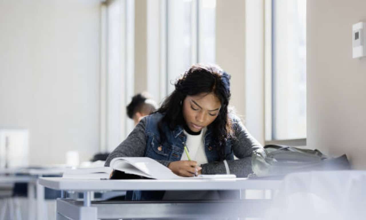 Une campagne publicitaire pour dénoncer les coupures en francisation