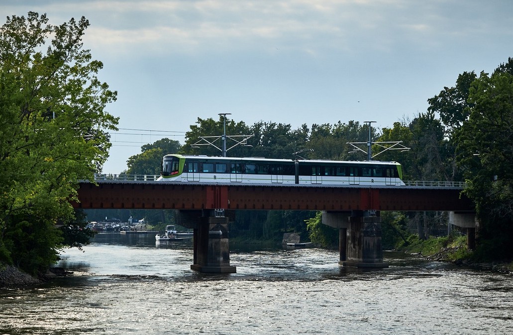 Des fermetures complètes du REM cet été et du transport par autobus