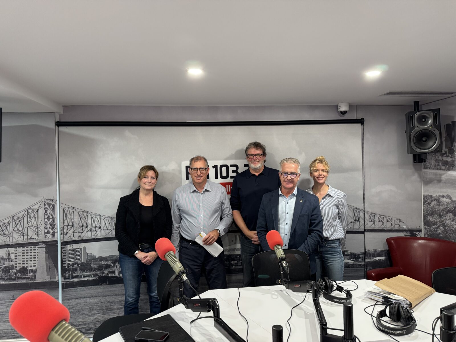 Un forum sur les enjeux électoraux à Greenfield Park a pris place sur les ondes du FM 103.3 entre deux candidats à la tête de l’arrondissement, Susan Rasmussen et Sylvain Joly, et deux citoyens.