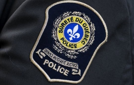fm1033,homme,balle enquête,restaurant,partie,crimes,unité,majeurs,fusillade,information,suspects,victime,mort,stationnement