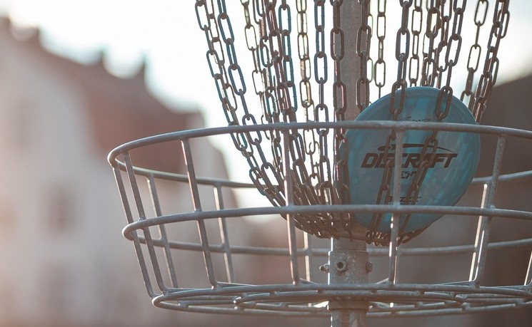 ville,projet,disc-golf,fm1033,contrat,projet,parc,municipal,Longueuil,paniers,loisir,lancers,terrains,mairesse