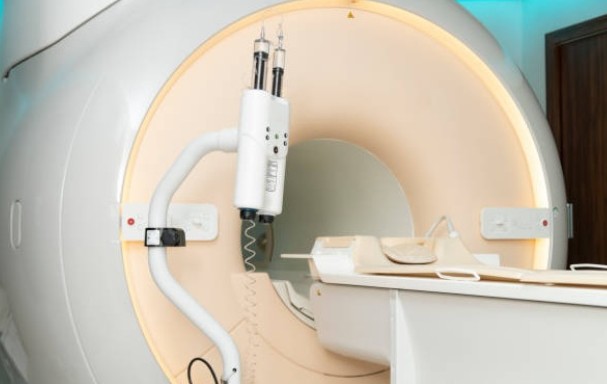 liste,attente,patients,IRM,hôpital,Longueuil,privé,payer,test,faute,imagerie,appareil,dépôt,ministère,santé,examen,fm1033