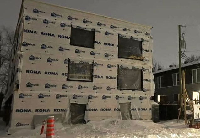 fm1033,résident,vieux,Longueuil,maison,dollard,construction,citoyen,ville,gabarit,quartier,demande,avis,public,maison,conseillère,étages,projet,population,moyens,contester,élus,municipaux