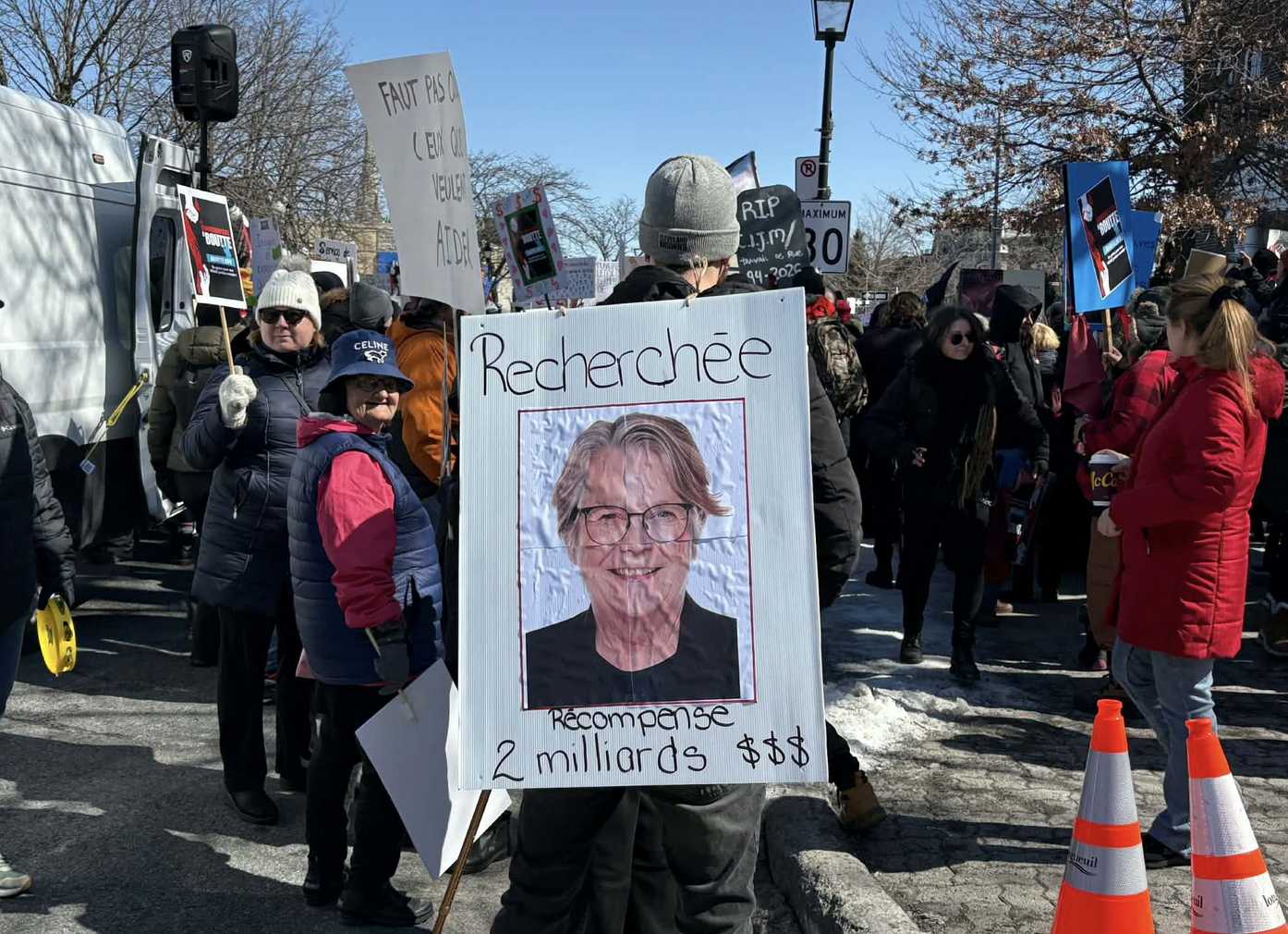 communautaire,démission,ministre,réseau,mouvement,perte,confiance,fonctions,rôle,événements,partis,mesure,gravité,personnes,annonce,grève,milieu,action,sociale,action