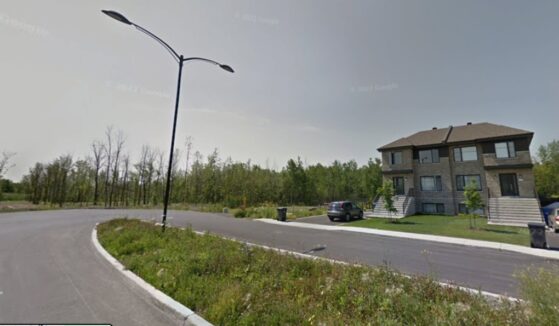 allonger aménager boulevard Béliveau Boulevard Vauquelin contrat Cour supérieure du Québec Eurovia Québec Construction inc. injonction Longueuil plus d'argent sentier piétonnier travaux travaux suspendre