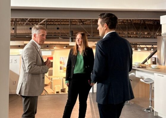 chef,PLQ,Milliard,locatifs,parti,rencontres,habitation,usine,maison,solutions,construction,milieu,amitié,besoins,Montérégie,visité,logements,crise