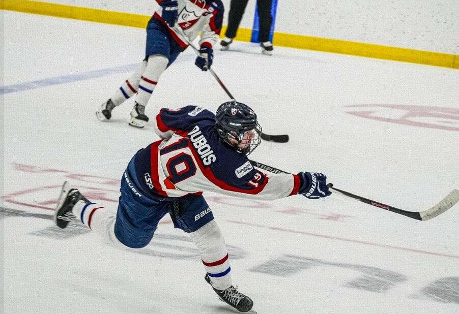 finale,CF,Longueuil, hockey,victoire,hommes,marque,colisée,jeu,gardien,attaquant,but,rythme,tentatives