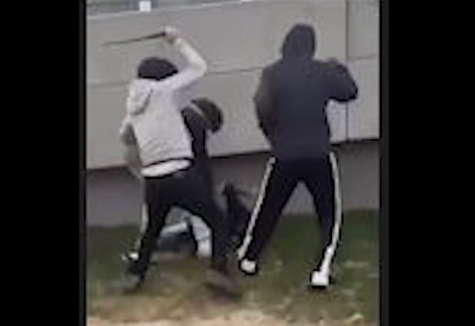 service,police,jeunes,mineurs,arrête,Brossard,QuartierDix30,série,violents,suspects,projet,information,témoins,garçons,secteur,images,incident