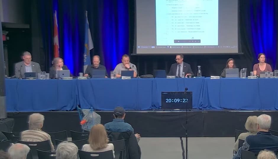 situation,pickleball,gestion,horaire,hockey,Saint-Lambert,espaces,citoyens,parc,semaines,conseillère,municipale,absence,plaintes,usagers,participantsd,perte,patinoire,élue,plages,parents