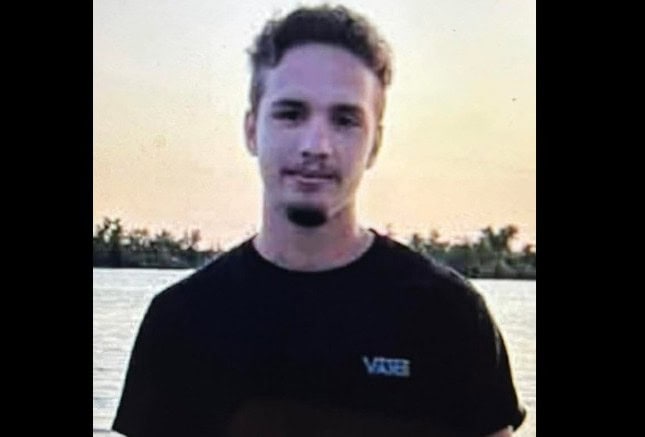 Longueuil,service,police,appel,retrouver,pied,jeune,soirée,cheveux,moustache,sécurité,information