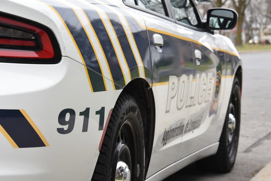 individus,police,Longueuil,effraction,arrestation,faits,secteur,résidentiel,ciblé,suspect,immeuble,femme,propriété,agent,intervention,autorités