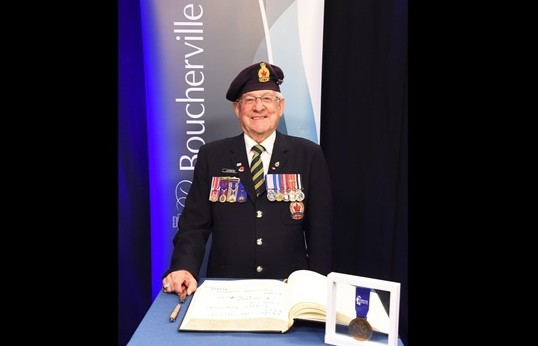 conseiller,décédé,ville,Boucherville,berne,drapeaux,âge,disparu,municipal,district,siècle,fondé,corps,cadets,vie,secondaire,école,jeunes