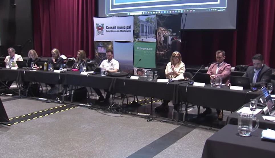 Saint-Bruno  avenir  population  consultation  ligne  porte  ajout  piste  sécurité  usagers  boulevard  voie  commentaires  ville section