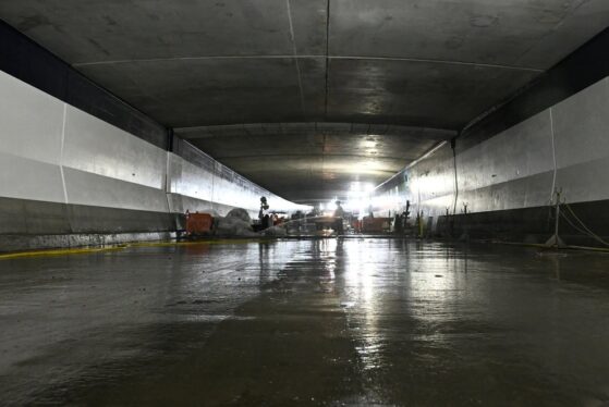 travaux,tunnel,cap,automne,chantier,étape,direction,Montréal,respect,béton,coulé,murs,voiûte,service,remise,panneaux,peinture,équipements,finition