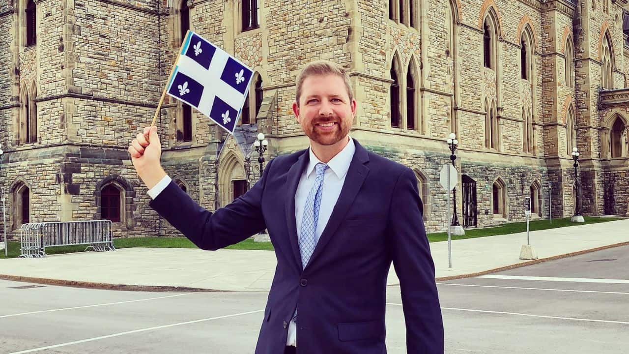 député,élu,bilan,parlementaire,érosion,berges,fleuve,session,modèle,postes,gestion,plaintes,passagers,champ,tir,octroi,lobby,liens,plan,contrats