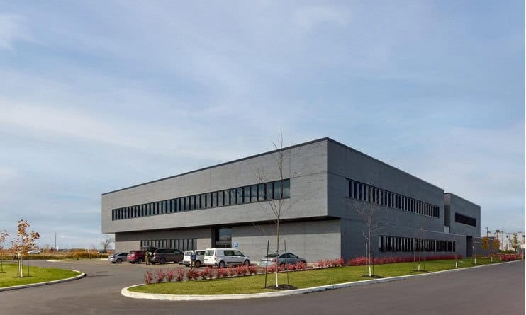 laboratoire,Optilab,moderne,serveur,automatisé,médicaux,Montérégie,colonne,régionale,prélèvement,camions,chaîne,robotisé,étapes,tri,maladies,cultures,pilier,tests