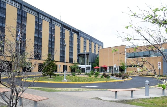 bloc,opératoire,ministre,santé,projet,rénovation,hôpital,passage,appareil,émission,années,espace,manque,travaux,cancérologie,service,chirurgie,jour,annonce