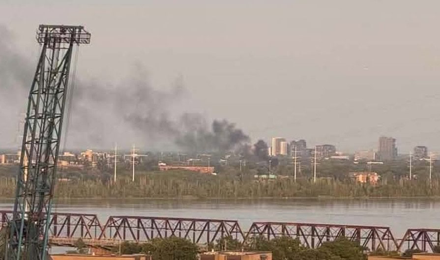 feu,barbecue,résidence,Brossard,pompiers,sécurité,incendie,Longueuil,famille,rue,dommages,sapeur,blessé,heure,toit,responsable