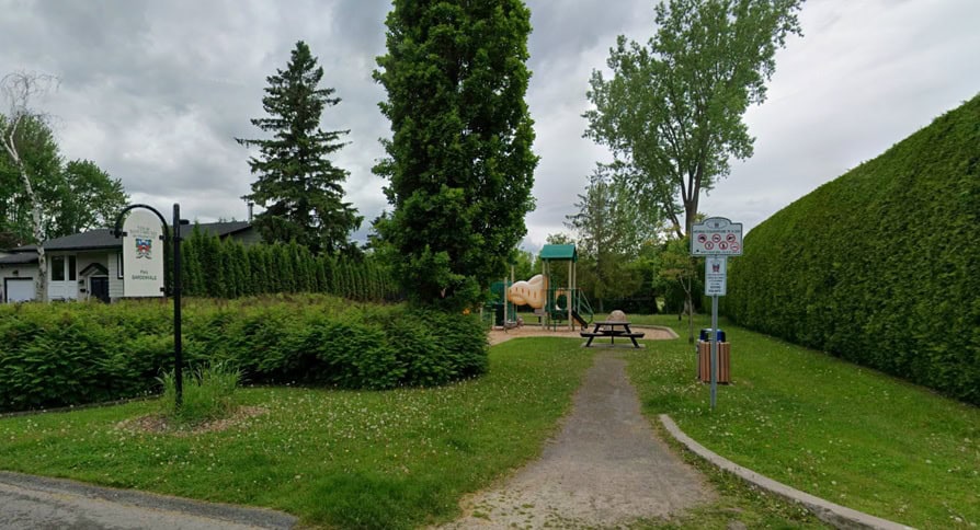 parcs,pins,peau,Saint-Bruno,élus,contrat,fournitures,modules,montant,valeur,jeux,jeunes,ville,maire,travaux,printemps