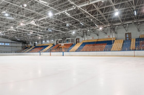 ville,Sainte-Julie,patinoire,couverte,terrain,pratique,basketball,avitiviés,saison,estivale,sportive,installations,sportives,gouvernement,résidents,besoins