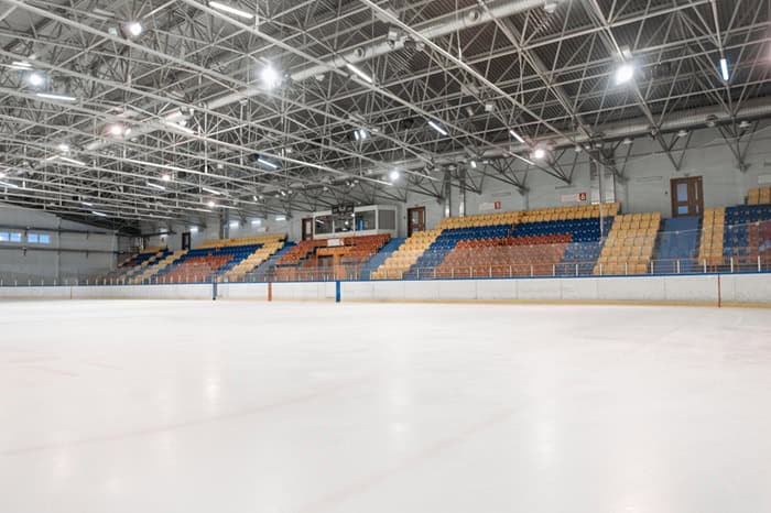 ville,Sainte-Julie,patinoire,couverte,terrain,pratique,basketball,avitiviés,saison,estivale,sportive,installations,sportives,gouvernement,résidents,besoins