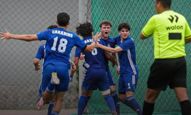 joueurs,soccer,or,jeux,universitaires,Pérou,Longueuil,Brossard,équipe,formations,finale,coupe,garçon,fille,parties,étudiants