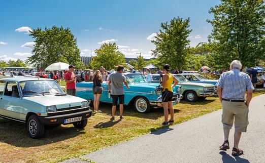 voitures,anciennes,Boucherville,expositions,ville,animation,familiale,musicale,rues,fermeture,détours,automobiles,autrefois