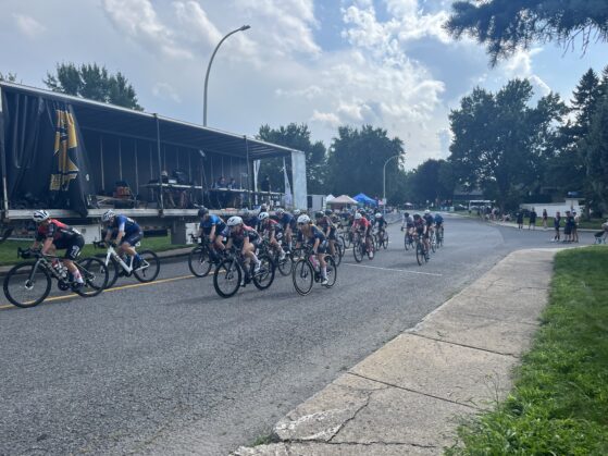 jeunes,cyclistes,Rive-Sud,Boucherville,coupe,passage,semaine,athlètes,catégories,femmes,classement,critérium,concours,équipes,montre,course