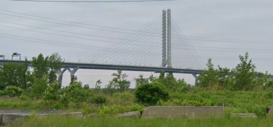 Article: Le pont Samuel-De Champlain porte la réalité des surdoses en s’illuminant de mauve ce soir