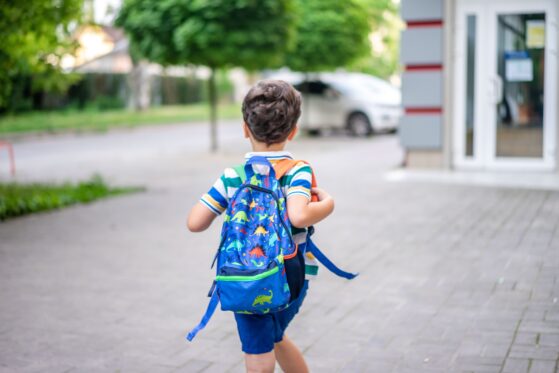 Article: La forte demande fait grimper le nombre de sacs d’école distribués à Longueuil
