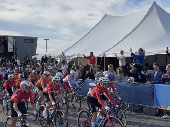Article: Une foule enthousiaste au départ de la course élite féminin à Brossard