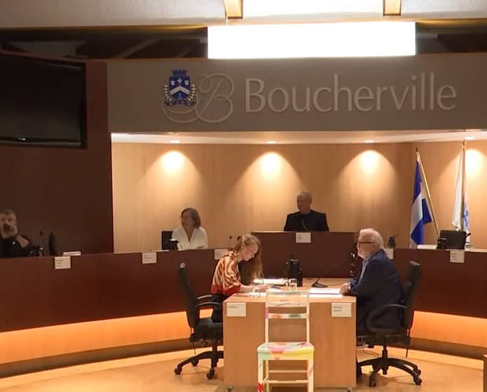 hausse,frais,Boucherville,études,sport,programme,école,athlètes,parents,conseil,ville,échanges,organismes,facture,jeune,total,directeur,étudiants,maire
