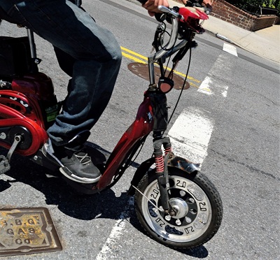 Article: Varennes affronte les comportements risqués en trottinettes électriques 