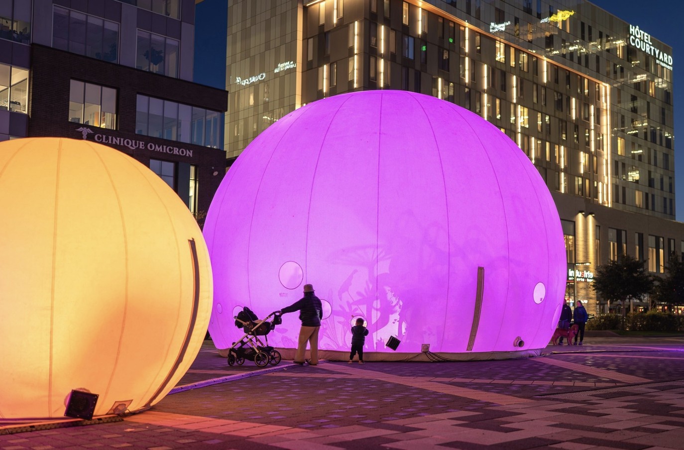 Brossard,installation,artipublic,ville,jardin,gratuite,place,Gare,station,panama,firme,soirs,visiteurs,collective