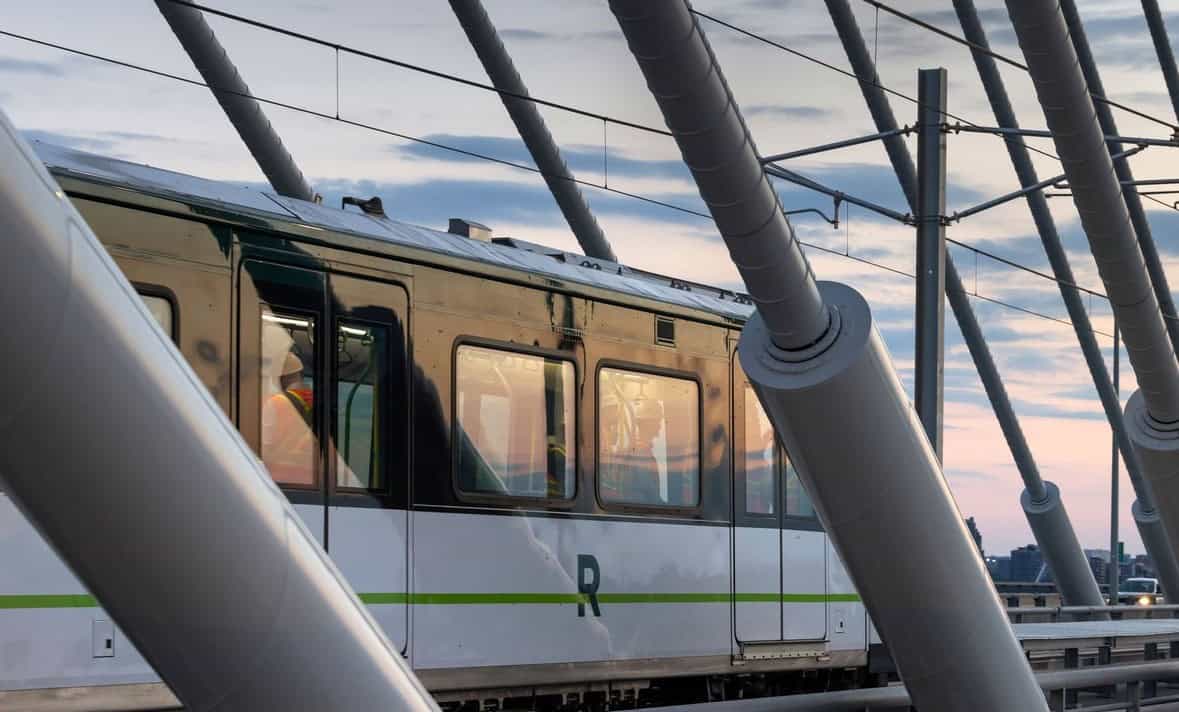 achalandage,espaces,stationnement,REM,passagers,cible,popularité,service,autobus,voiture,Montréal,Brossard,voie,ministère,filiale,situation,places,abonnements