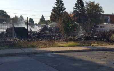 Le feu a totalement détruit un édifice à logements de Longueuil.