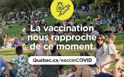 Recevoir son vaccin dans un parc de Brossard