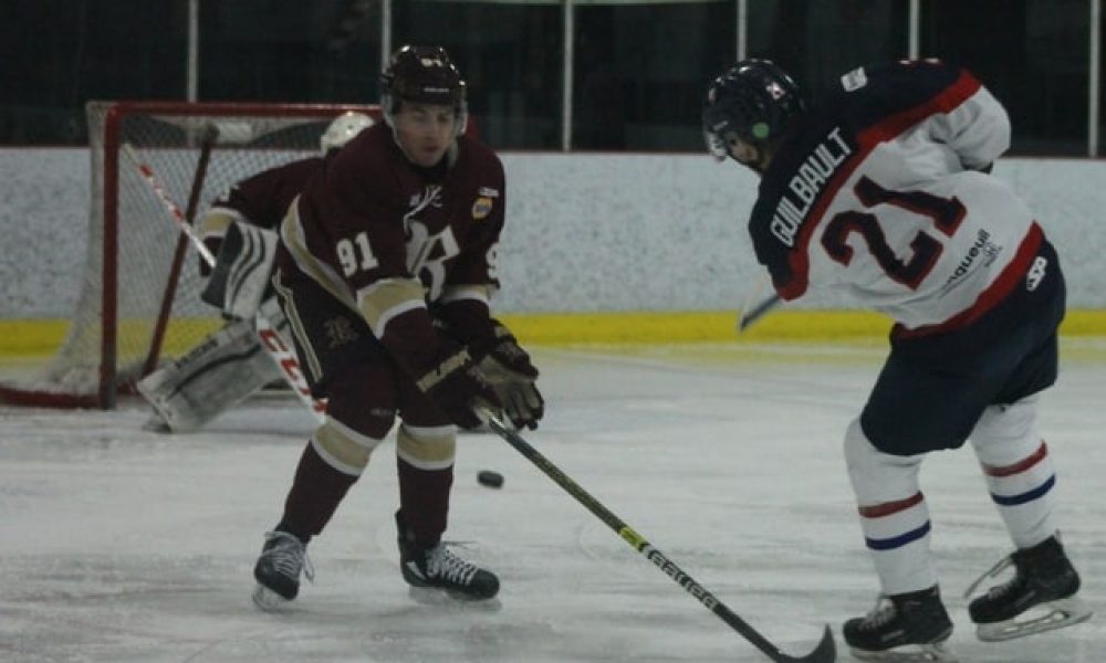 Un 8e tour du chapeau de Samuel Guilbault porte le Collège Français vers une victoire sur le Révolution du Lac-Saint-Louis.