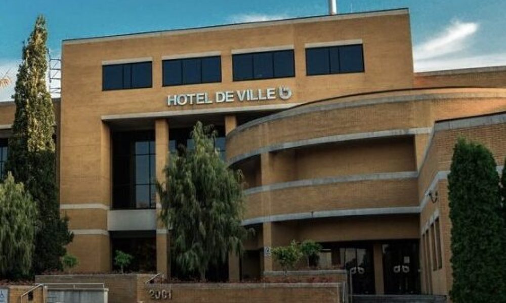 Brossard,dollars,aqueducs,béton,acier,rue,contrat,conseillère,site,travaillé,reprises,travaux,faits,actions,modernisation,entreprise,variés