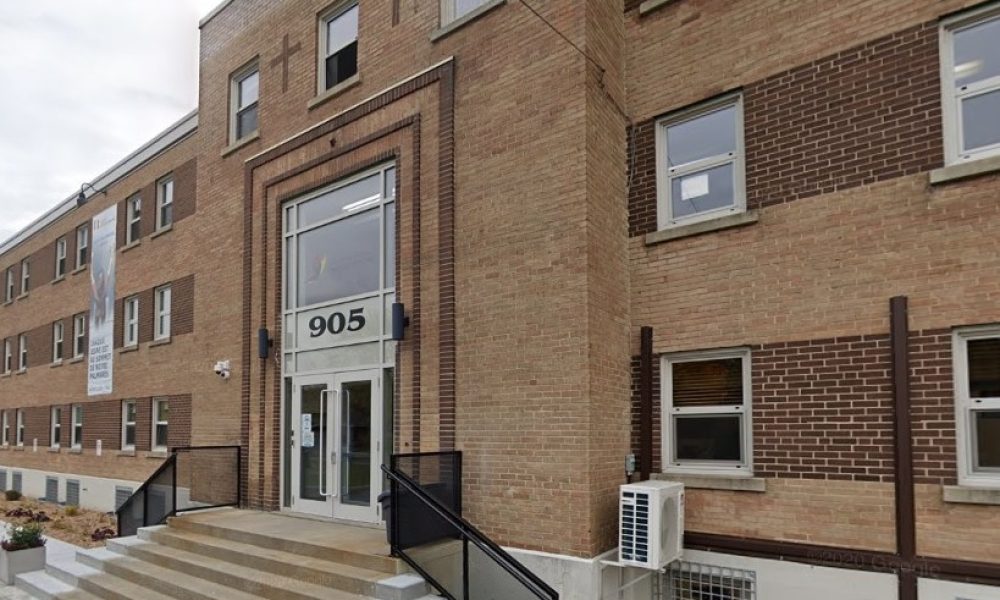 La COVID-19 oblige la fermeture temporaire du Collège Charles-Lemoyne