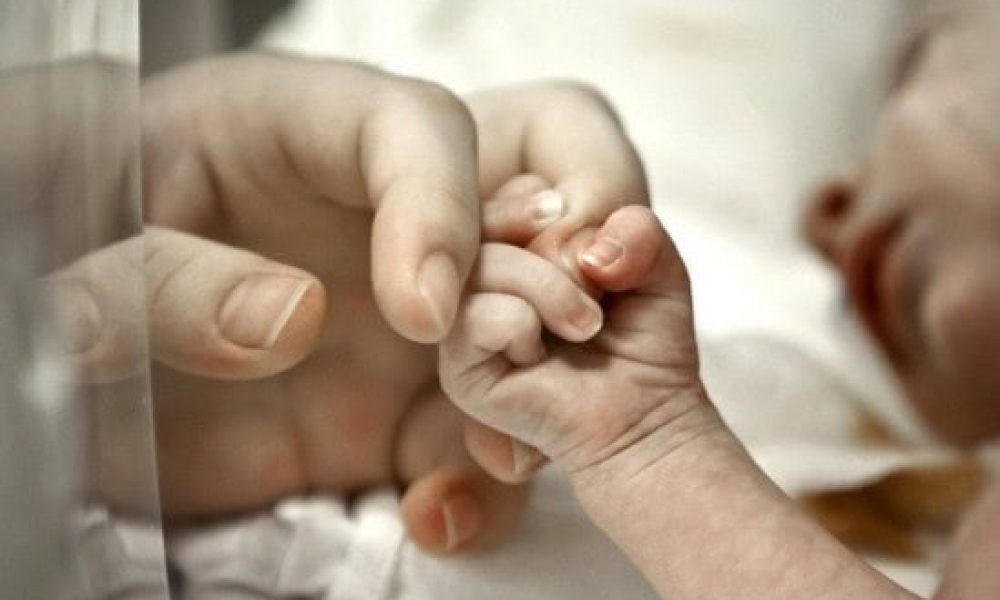 bébé année arrivée Montérégie capitale nationale peine minutes naissance minuit cadeau enfant travail CISSS