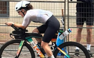 fibrose,Emma,Ironman,parcours,ligne,exploit,athlète,maladie,respiratoire,défis,condition,présence,poumons,activité,santé,marathon,préparation,ajustements,dollars,objectif,jeunes,problème