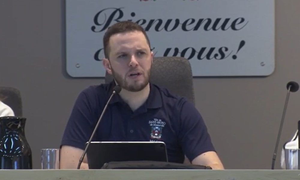 hôtel,ville,Saint-Bruno,coûts,incertitude,surfaces,dégradation,direction, santé publique,mesures,précaution,fermeture,tests,rapport,demande,contribuables,démolir,séances,amiante,maire,rénovation