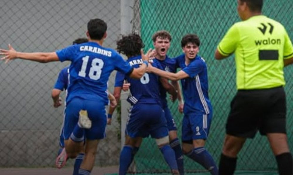 joueurs,soccer,or,jeux,universitaires,Pérou,Longueuil,Brossard,équipe,formations,finale,coupe,garçon,fille,parties,étudiants