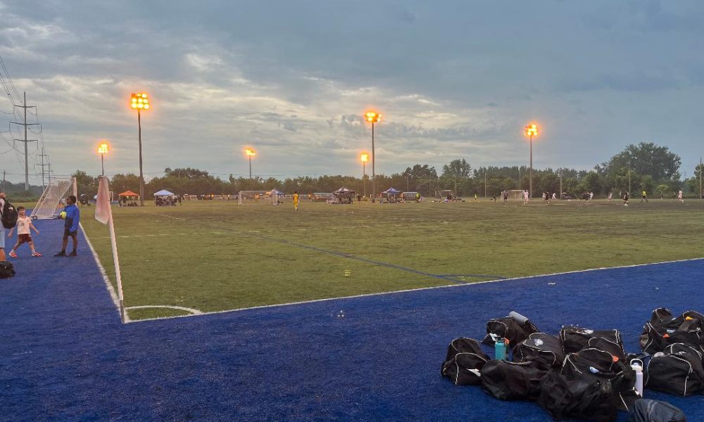 soccer,tounoi,Brossard,finalistes,champions,couronnée,terme,région,formations,équipes,clubs,féminin,belles,jeunes,joueurs,édition